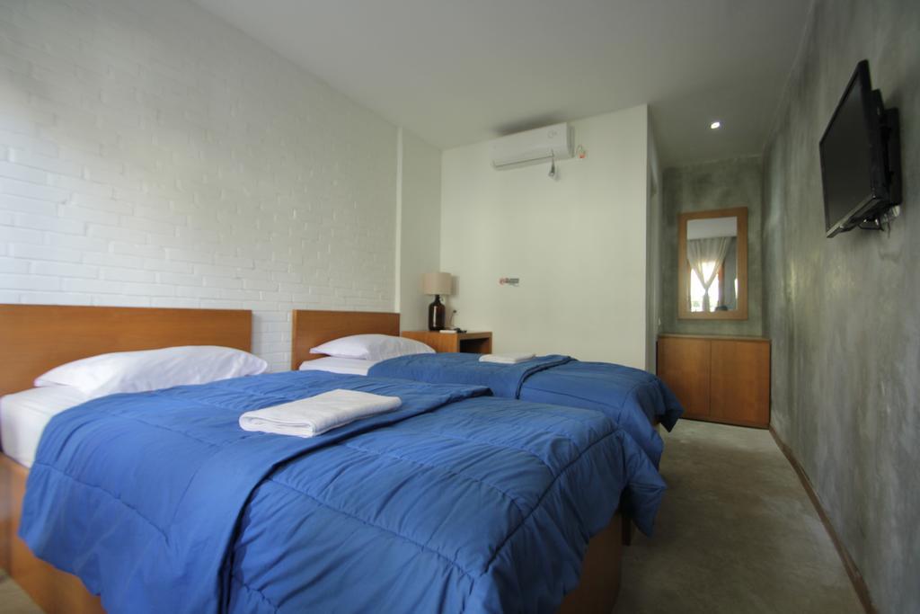 Pawon Cokelat Guesthouse Джокякарта Стая снимка
