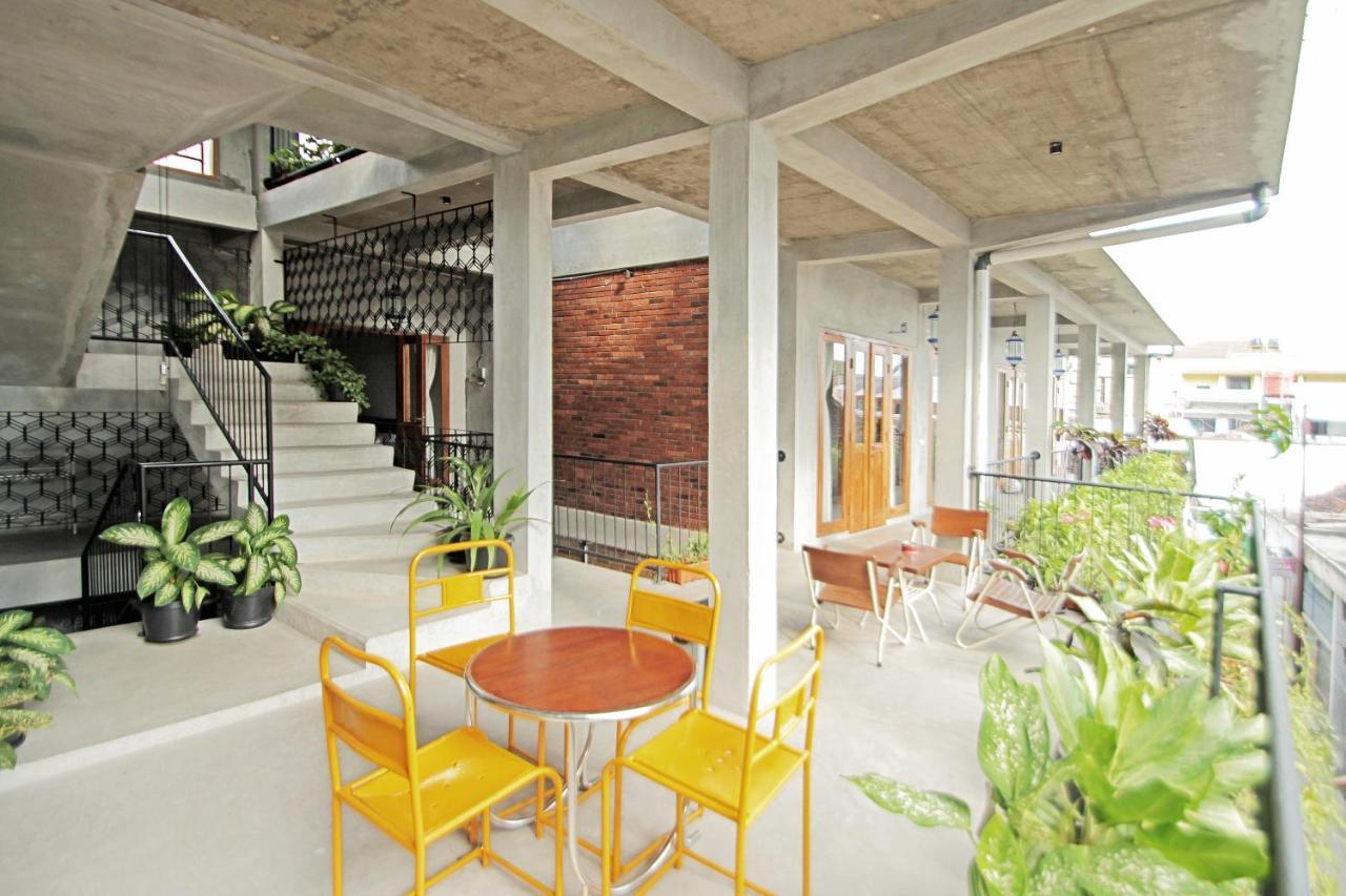 Pawon Cokelat Guesthouse Джокякарта Екстериор снимка